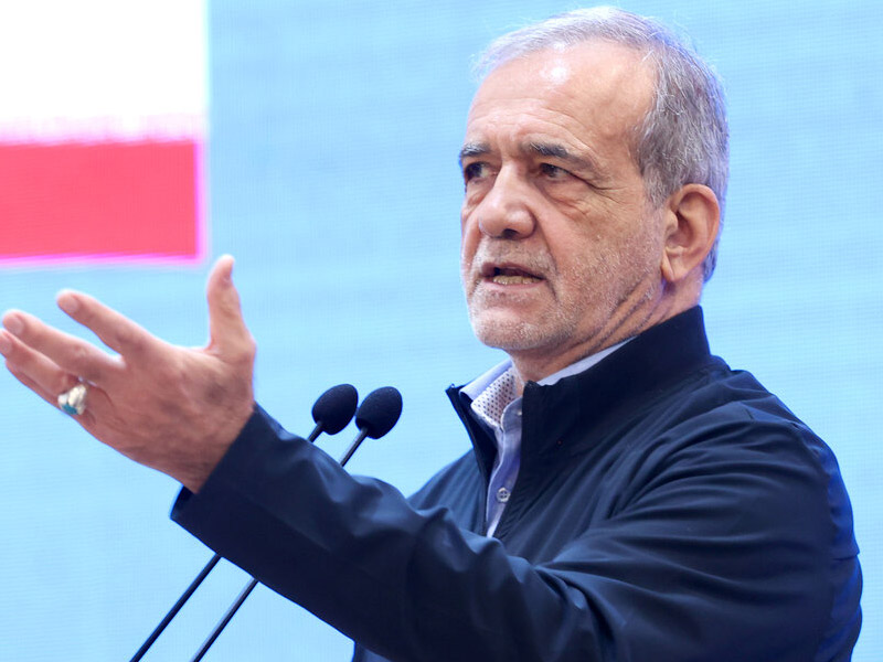 پزشکیان: ما وارث روندی هستیم که حتی در پرداخت حقوق افراد به مشکل برخوردیم/ تقصیر ماست که حق و حقوق پرستار کم و حتی دیر پرداخت می‌شود/ جبران شایسته تلاش جامعه پزشکی نیاز به اصلاح ساختار دارد/ اضافه‌کار پرستاران اصلاً قابل قبول نیست